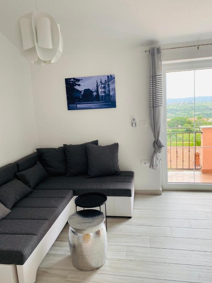 Apartma Mija-Dekani Exteriör bild