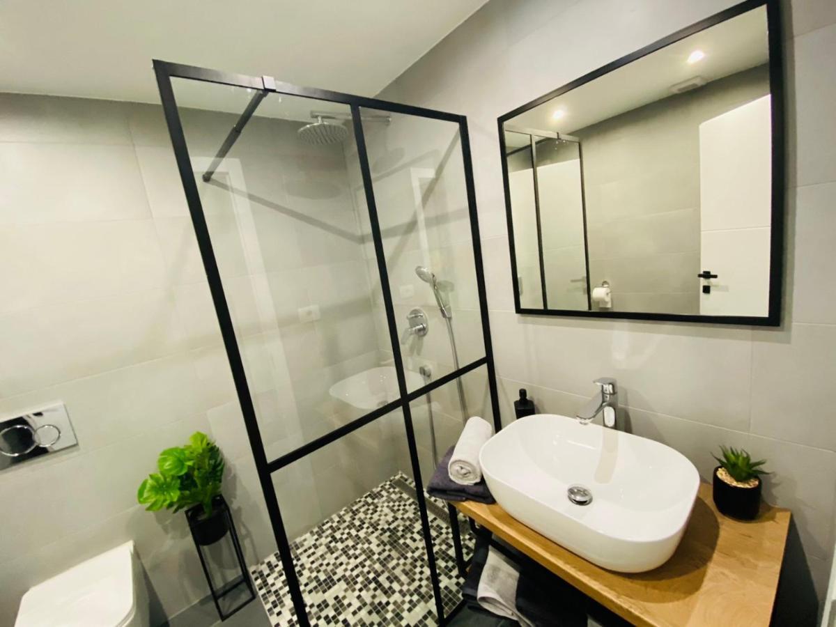 Apartma Mija-Dekani Exteriör bild